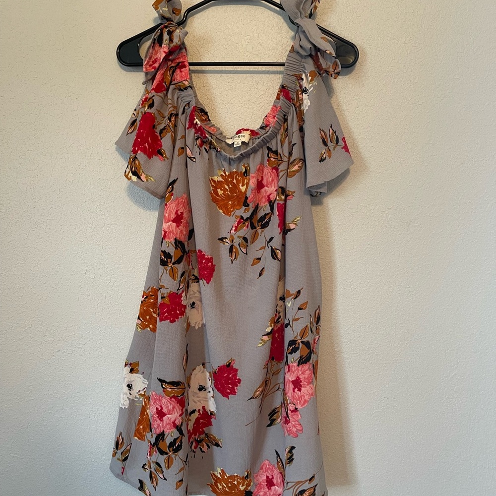 Cute wedding guest dress!